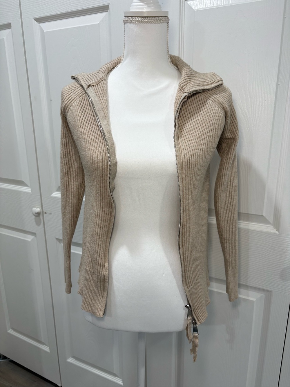 Women’s Ribbed Zip-Front Cardigan Hoodie in Beige